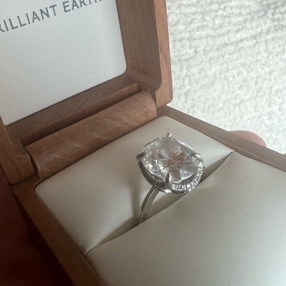 Scalloped Pave’ Lab created Diamond setting/ 11x9 Super Premium Oval Moissanite - Picture 6 of 13